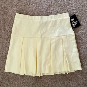 Girl’s Yellow Pleated Skirt - Art Class Size L